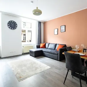 Enjoy Apartments, Quiet Street, With Two Bedrooms Sleeps 6 Ac Apartamento
